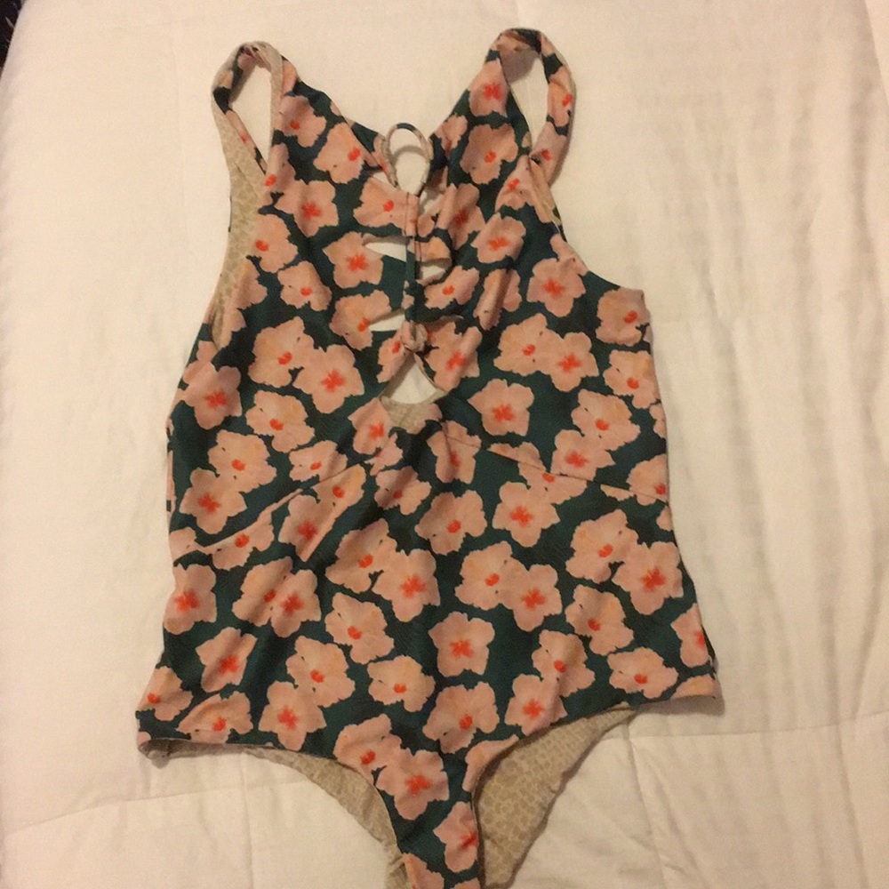 Acacia one piece